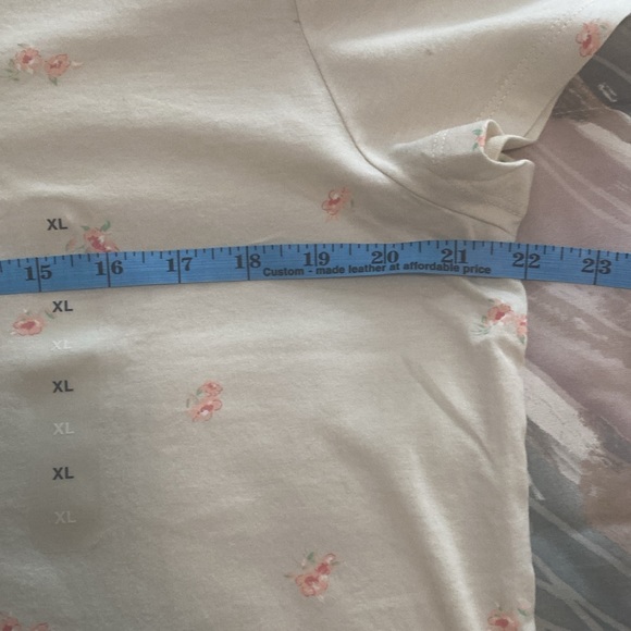 Gap XL Favorite tee beige w orangish flowers 60 cot 40 modal stretch ptp 22 NWT - Picture 8 of 9